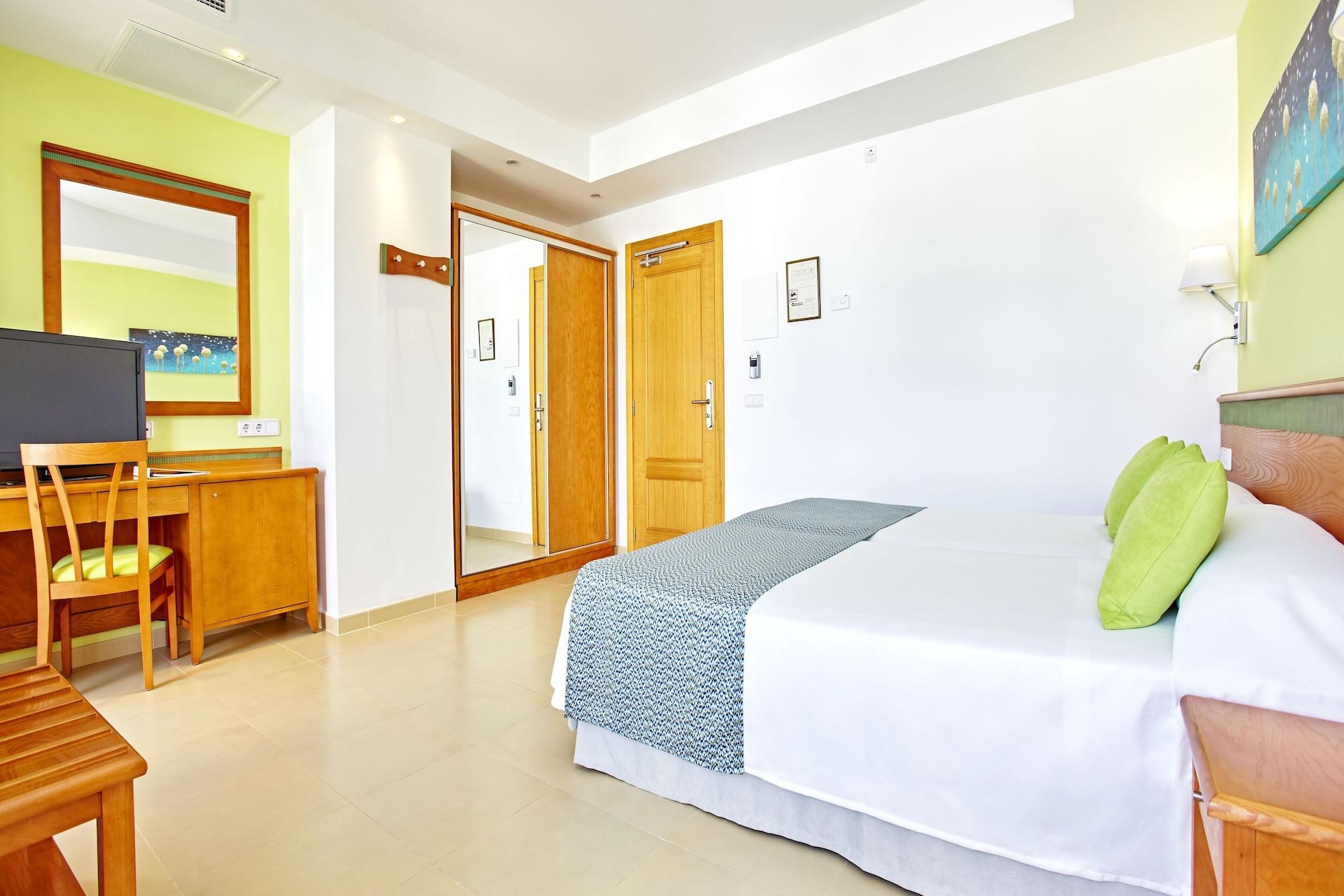 Universal Hotel Laguna Canyamel  Bagian luar foto